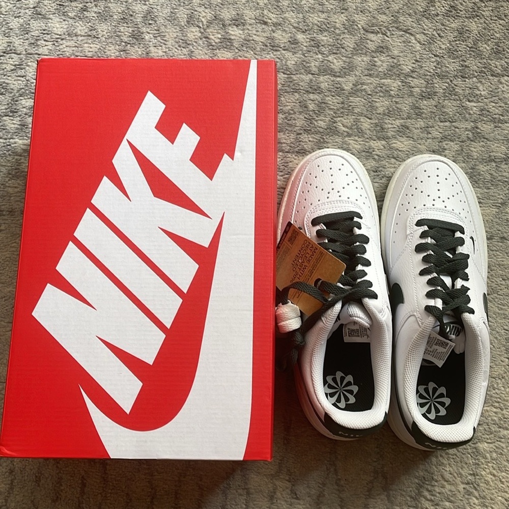 Nike women’s sneakers size 10